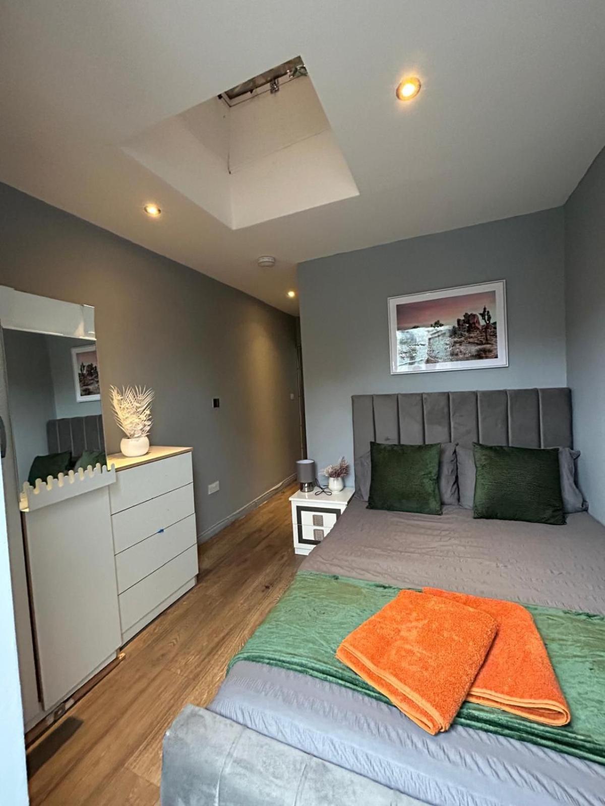 2 Bedroom Flat In Euston 2 Mins Away From Station, No Lift London Exterior foto