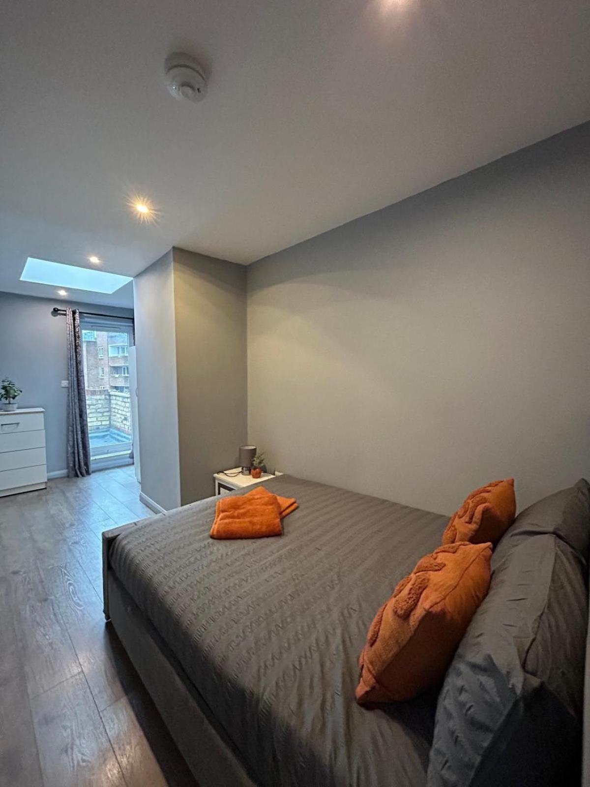 2 Bedroom Flat In Euston 2 Mins Away From Station, No Lift London Exterior foto