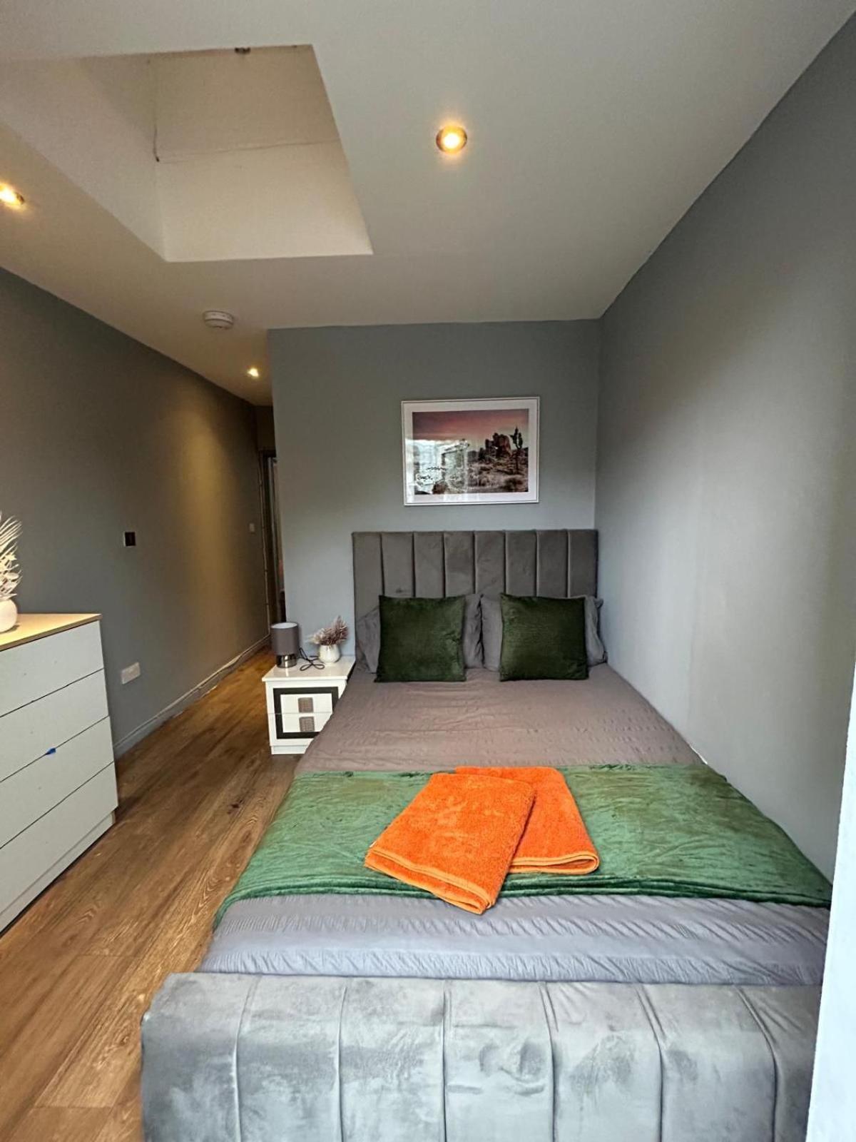 2 Bedroom Flat In Euston 2 Mins Away From Station, No Lift London Exterior foto