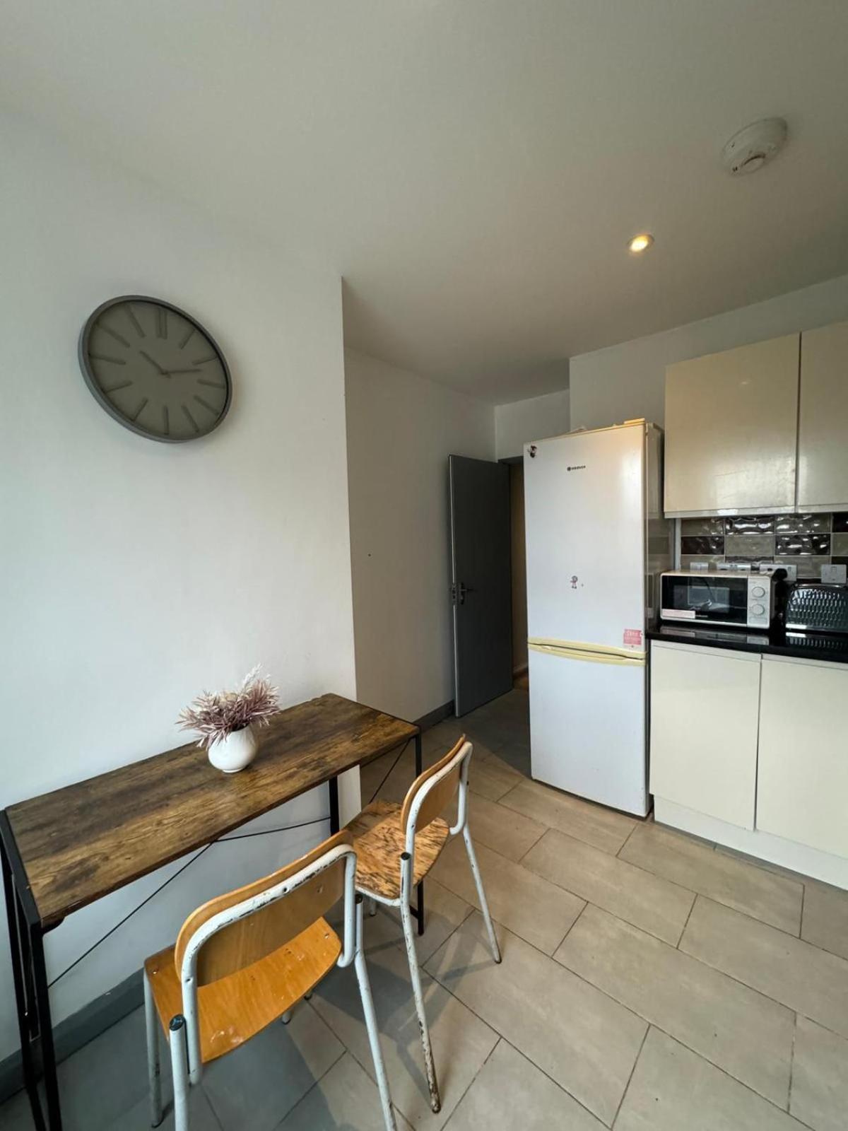 2 Bedroom Flat In Euston 2 Mins Away From Station, No Lift London Exterior foto