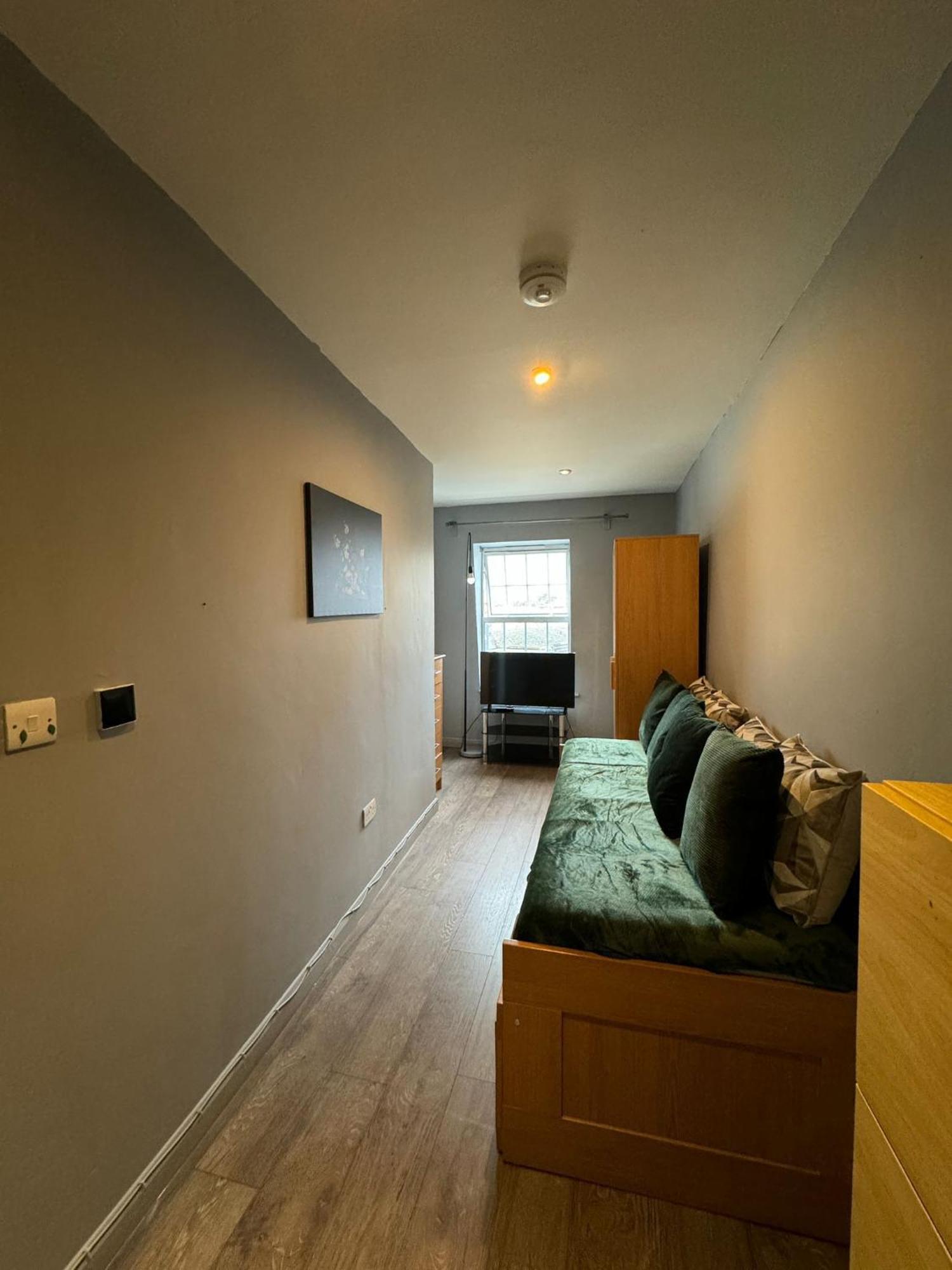 2 Bedroom Flat In Euston 2 Mins Away From Station, No Lift London Exterior foto