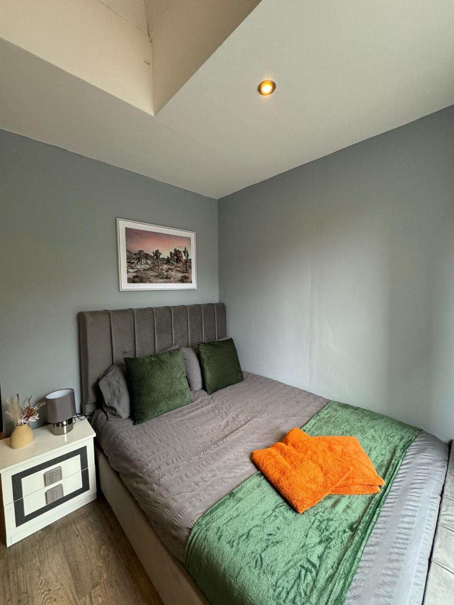 2 Bedroom Flat In Euston 2 Mins Away From Station, No Lift London Exterior foto