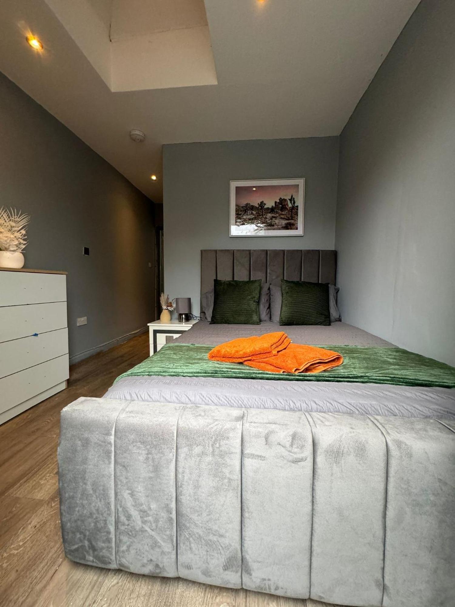 2 Bedroom Flat In Euston 2 Mins Away From Station, No Lift London Exterior foto